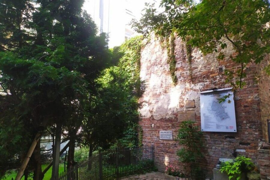 A unique walking tour of Jewish Warsaw -- past and present - Upamiętnienie Archiwum Ringelbluma: Memory Through Records