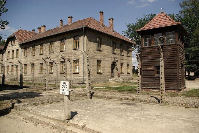 Auschwitz Small Group Tour from Warsaw with Lunch - Auschwitz museum time: how the preserved rooms change the way you process it