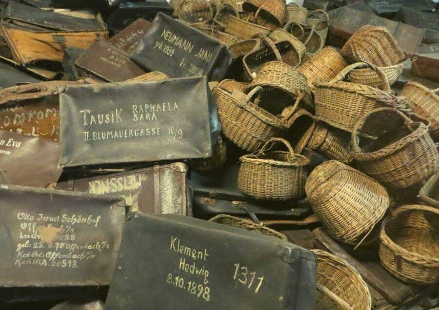 From Warsaw: Auschwitz Day Tour by Private Car with Lunch - Price and value: what you’re really paying for at $422 per person