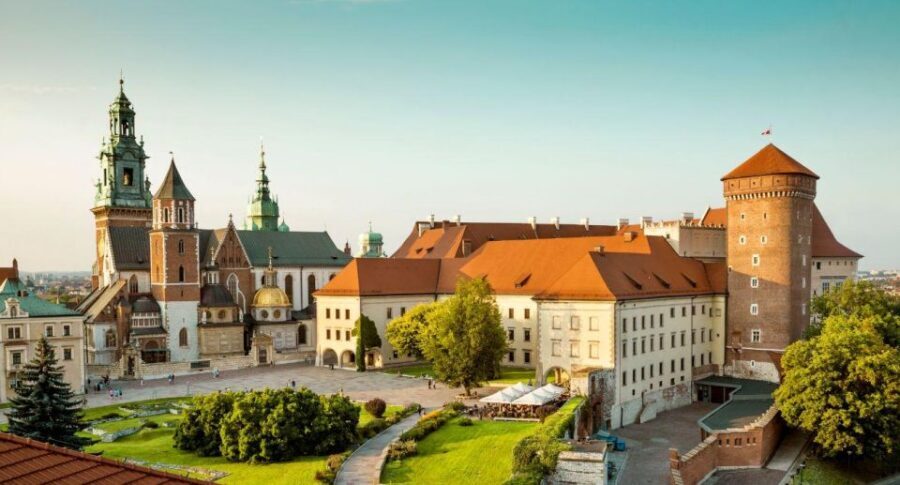 From Warsaw: Guided Tour to Wieliczka Salt Mine and Krakow - Warsaw to Krakow: the value of starting with trains