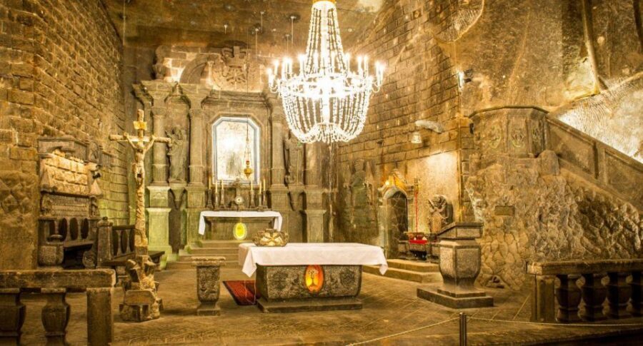 From Warsaw: Guided Tour to Wieliczka Salt Mine and Krakow - Entering the Wieliczka Salt Mine: UNESCO underground storytelling