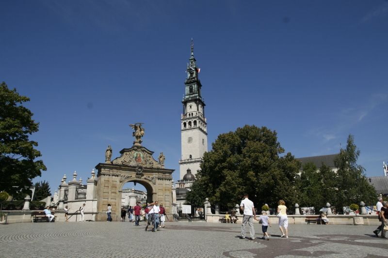 From Warsaw: Jasna Gora & Black Madonna Small Group Tour - Lunch near Jasna Góra: included, simple, and actually useful