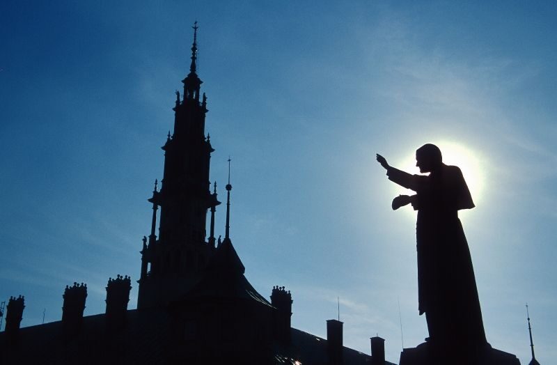 From Warsaw: Jasna Gora & Black Madonna Small Group Tour - From Warsaw pickup to Czestochowa: how the day is paced
