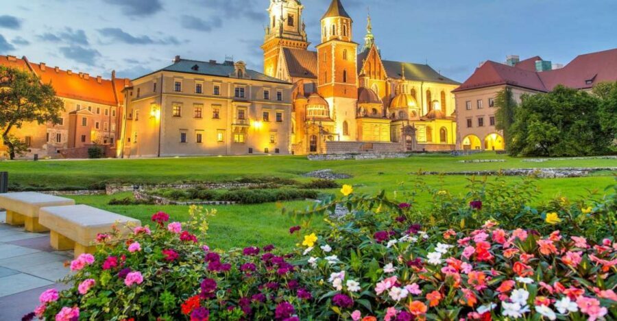 From Warsaw: Krakow Sightseeing Tour by Express Train - Languages, guides, and the value of a multi-stop route