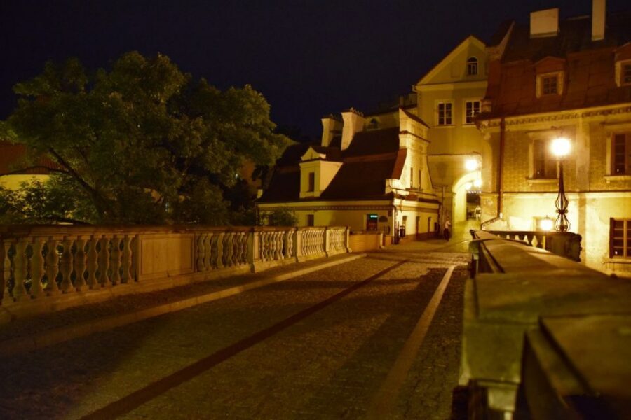 From Warsaw: Lublin and Majdanek State Museum Day Tour - Krakow Gate promenade and your one-hour lunch reset