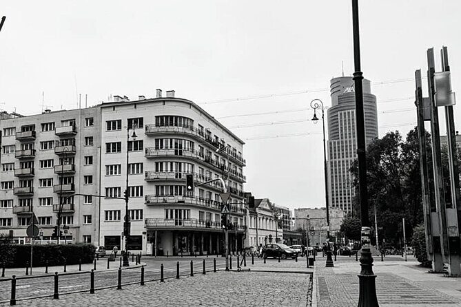 Jewish Warsaw Walking Tour - Grzybowski Square: a small surviving pocket of the ghetto era