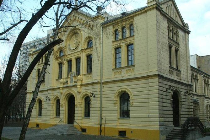 Jewish Warsaw - Nozyk Synagogue: the one still in operation
