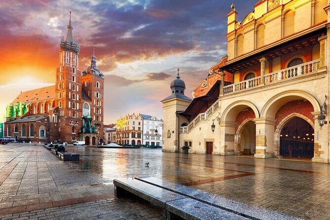 Krakow & Auschwitz day tour from Warsaw by private car with Lunch - Wawel Castle and Cathedral: What You See vs. What You Buy