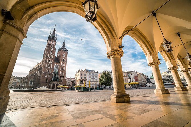 One day Cracow and Wieliczka Salt Mine private tour from Warsaw - Kazimierz, the former Jewish district: UNESCO status and a 15th-century synagogue
