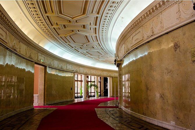 Palace of Culture & Science + Warsaw Uprising Museum: SMALL GROUP /inc. Pick-up/ - Who Should Book This Tour (and Who Might Not)