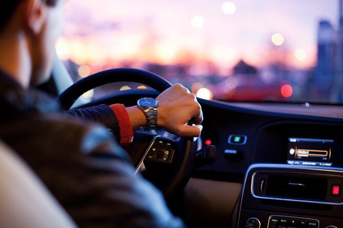 Private Arrival Transfer: Warsaw Chopin Airport - The car ride: modern comfort, room for bags, and little extras