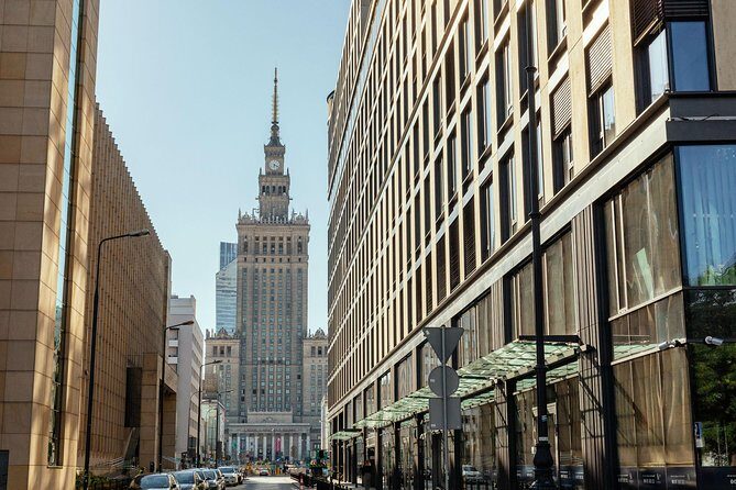 Private City Kickstart Tour: Warsaw - Castle Square (Plac Zamkowy) and the Royal Castle Area: A Natural Pivot