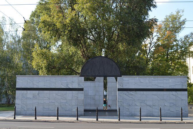 Private tour: Jewish heritage in Warsaw - Start at Kino Muranów: the city built on ghetto ruins
