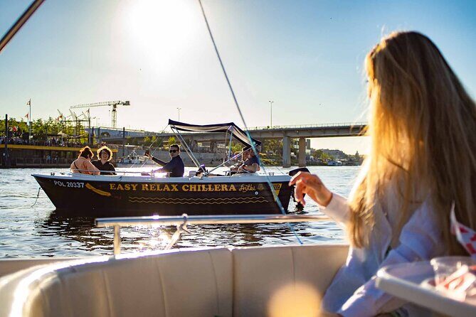 Rental of Motorboat for 5 on Vistula in Warsaw no Licenses Needed - Speed and river conditions: what 8 km/h vs 16 km/h really means