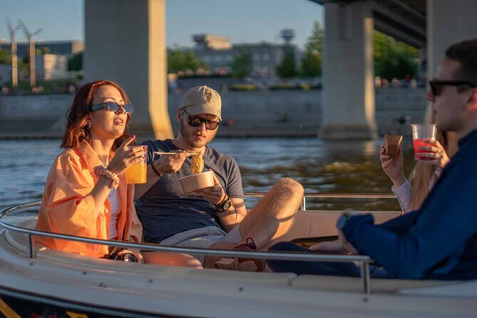 Rental of Motorboat for 5 on Vistula in Warsaw no Licenses Needed - The deposit rule: how to protect your 500 PLN refund