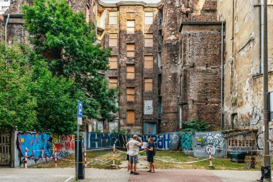 Warsaw: 2-Hour Tour of Daily Life in the Ghetto Warsaw - Warsaw Ghetto in two hours: what this tour really covers
