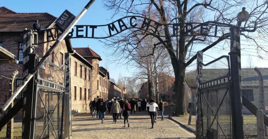 Warsaw: Auschwitz-Birkenau and Krakow Tour by Car - The Drive to Krakow: From Heavy to Beautiful