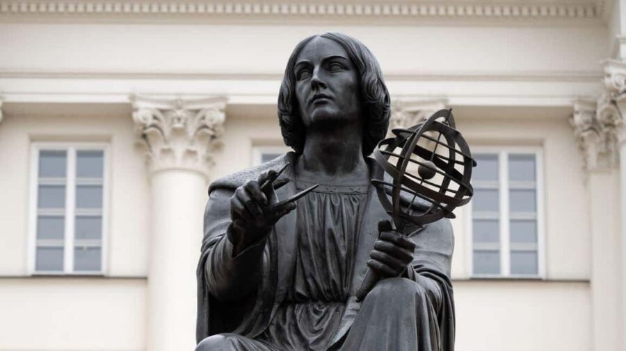 Warsaw City Game: Discovering Famous Polish Heroes - The idea: sightseeing as a real city challenge