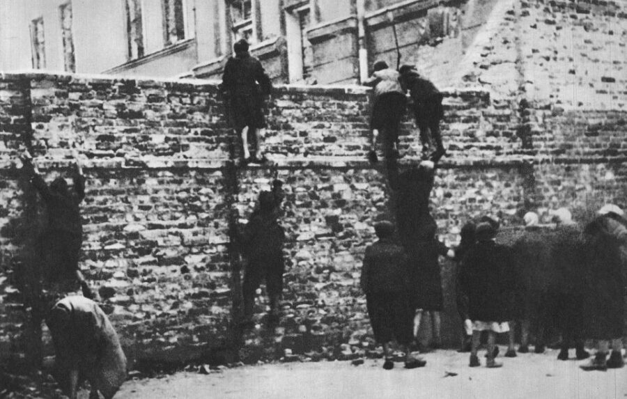 Warsaw Daily Jewish Ghetto Guided Tour with Jewish Cemetery - How your guide connects WWII policy to what you see on the street