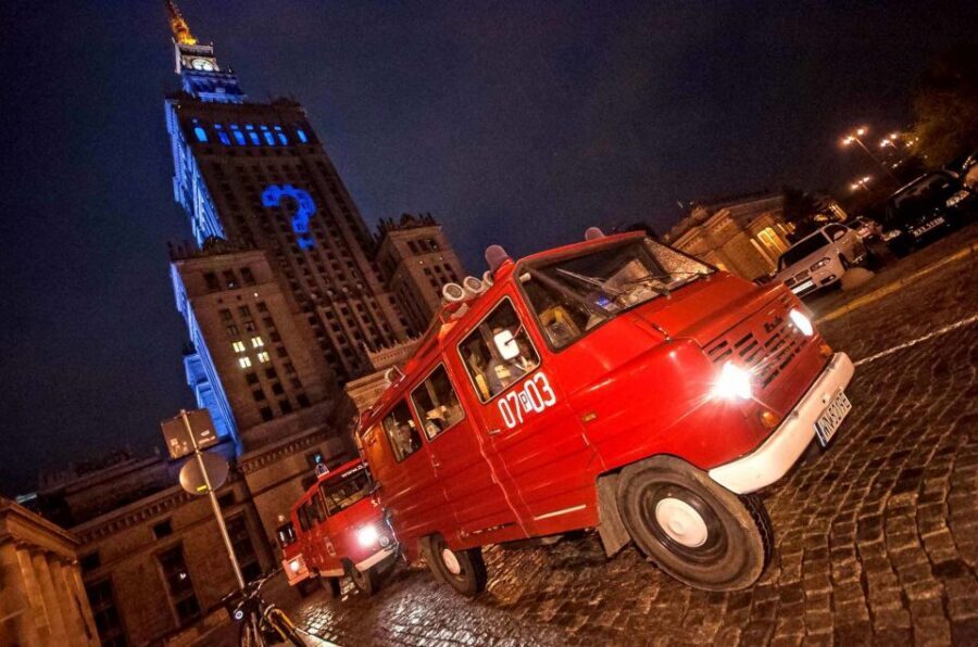 Warsaw: Evening History and Pubs Tour by Retro Minibus - A Symbolic Stop by the Former Communist Party Headquarters