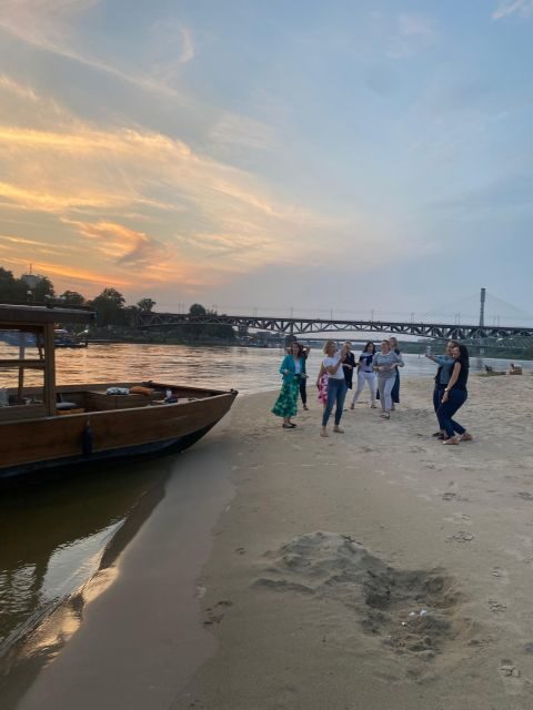 Warsaw: Evening Vistula Cruise with Welcome Drink - The vibe on the Galar Wiślany: calm, practical, and photo-friendly