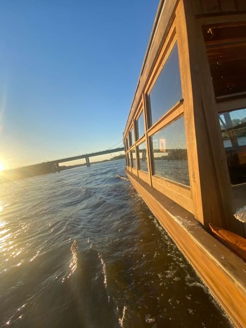 Warsaw: Evening Vistula Cruise with Welcome Drink - Royal Castle area: the best time to appreciate the silhouette