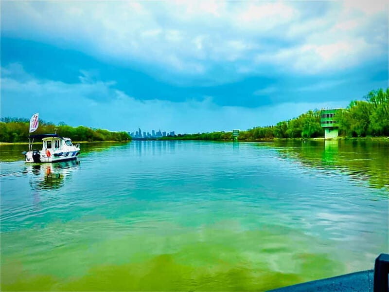 Warsaw: Explore the Vistula on Its Longest Speedboat Route - Bridge run therapy: Siekierkowski, Łazienkowski, Poniatowski and the rest