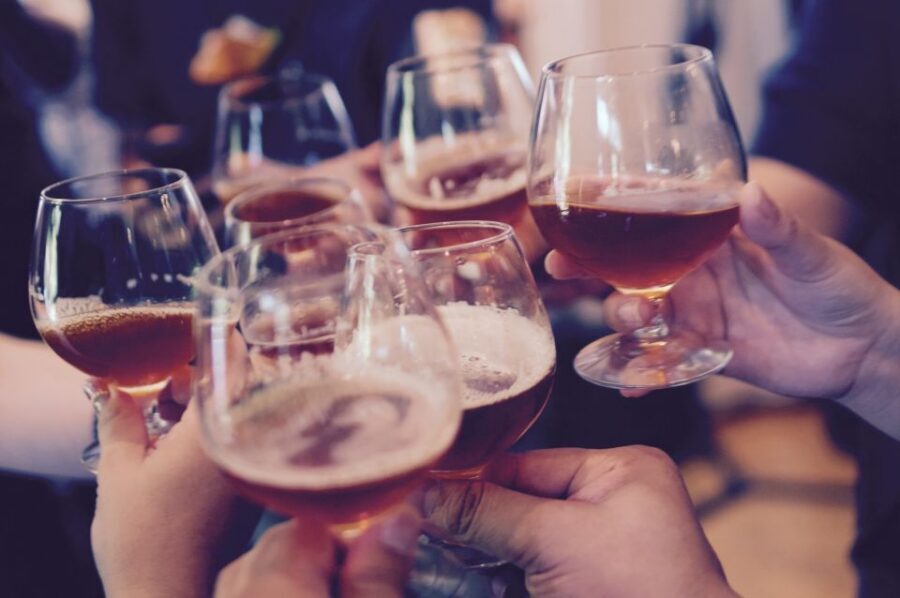 Warsaw: Guided Craft Beer Tour - The first guided hour at a craft bar: learn while you sip