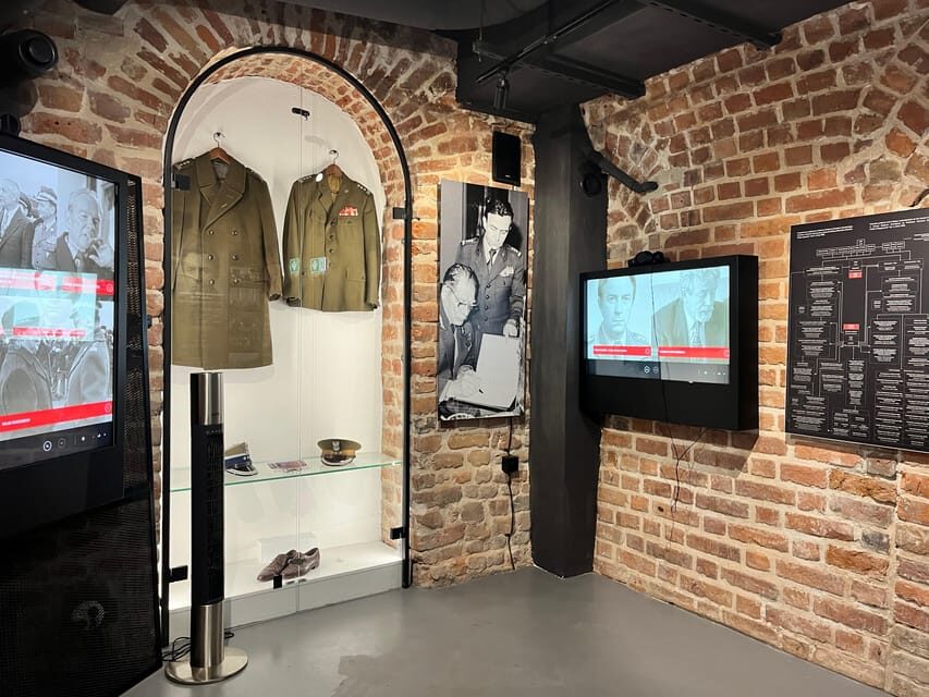 Warsaw: Guided tour of the Cold War Museum - Cold War Museum in Warsaw: a polished, hands-on take on heavy history