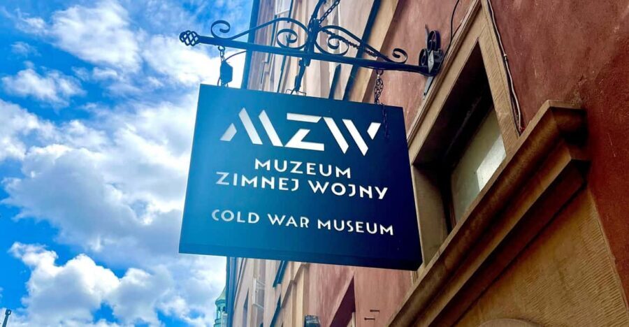 Warsaw: Guided tour of the Cold War Museum - Space flights and the space station hologram: when competition turns sci-fi