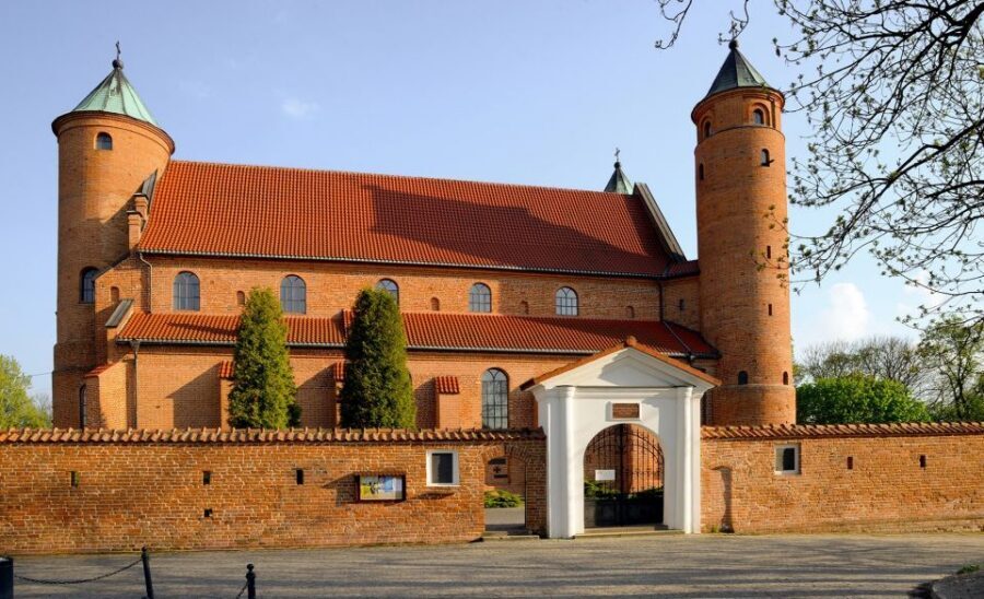Warsaw: Half-Day Private Chopin Tour to Zelazowa Wola - Ostrogski Castle and the Frederic Chopin Museum: where the story gets personal