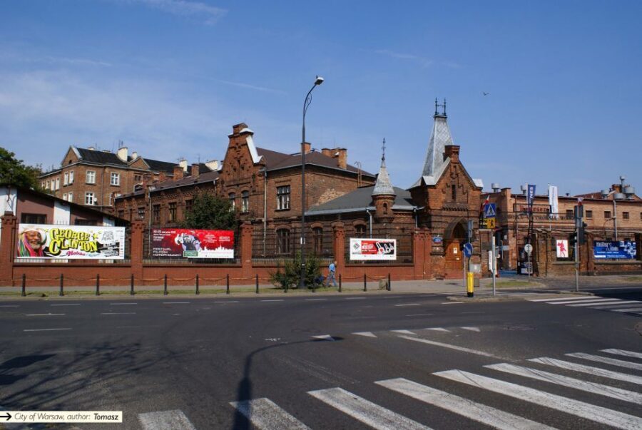 Warsaw: Praga District Tour with Vodka Museum and Tasting - Praga on the East Bank: Why This Side of Warsaw Feels Different
