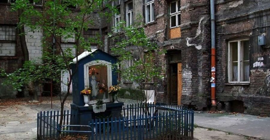 Warsaw: Praga District Tour with Vodka Museum and Tasting - Żabiński Villa: A Personal Stop With Warsaw’s Rescue History