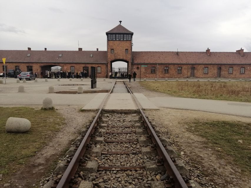Warsaw: Tour to Krakow and Auschwitz by Train with Pickup - From Warsaw to Krakow by train: how the day actually flows