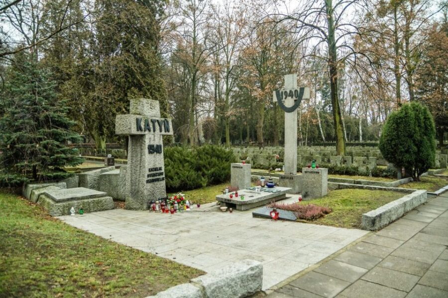 World War II Warsaw Old Town, Military Cemetery Walking Tour - The Tomb of an Unknown Soldier stop: a thoughtful ending